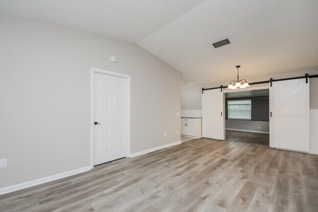 Building Photo - 204 Lily Pad Ln