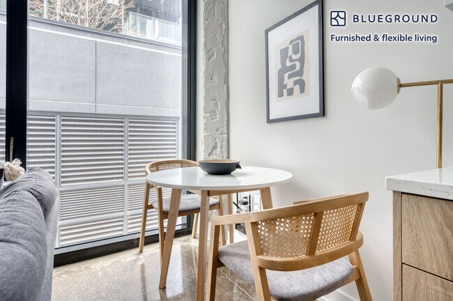 Foto del edificio - 676 N La Salle St