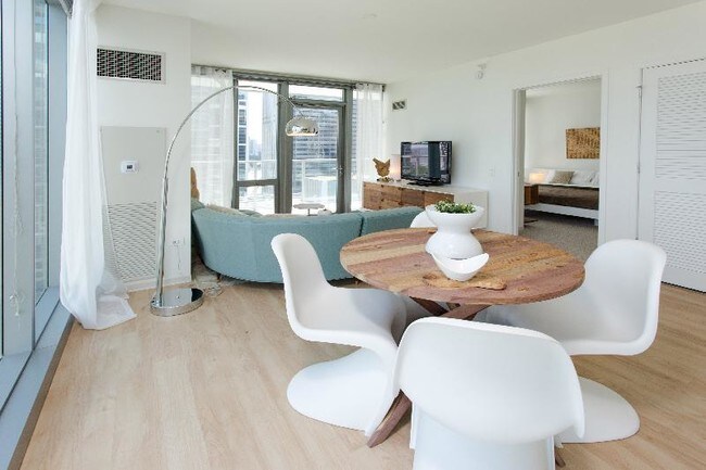 Foto del edificio - 355 W Wacker Dr