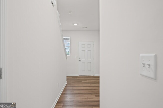 Building Photo - 406 Kings Cross Wy