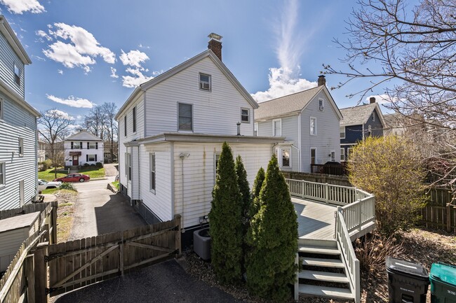 Building Photo - 2892 Markbreit Ave