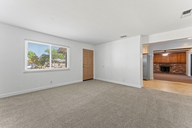 Building Photo - 6033 Westbrook Dr