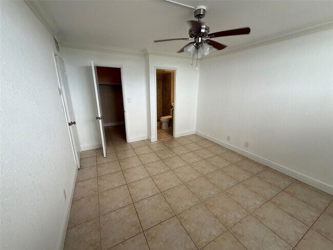 Building Photo - 2400 NE 10th St