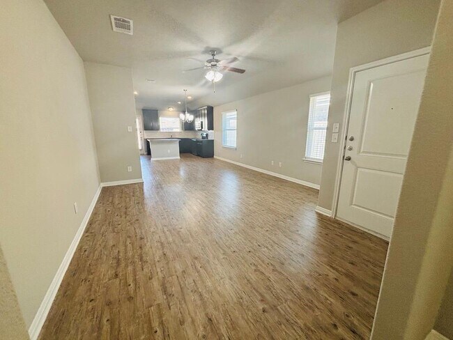 Foto del edificio - 1314 Walden Pond Dr