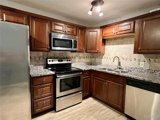 Building Photo - 6990 Colonial Woods Dr