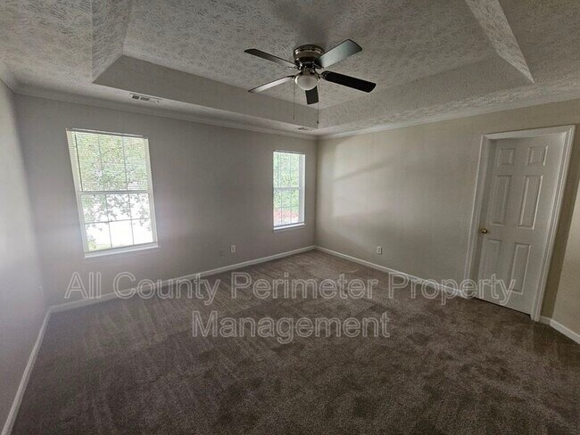 Foto del edificio - 4493 Bridle Ridge Way