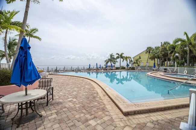Foto del edificio - 4984 Beach Dr SE