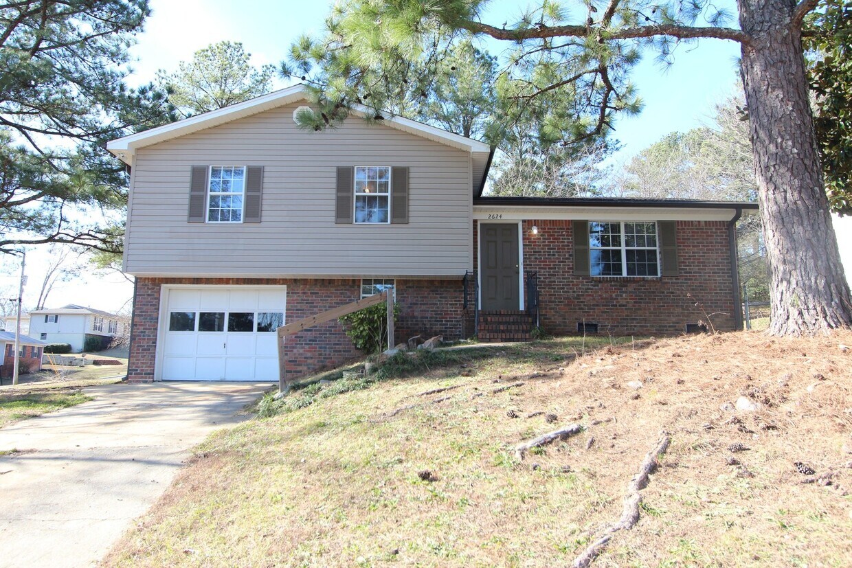 Foto principal - 3 Bedroom 2 Full Bath + Large Den - Pictur...