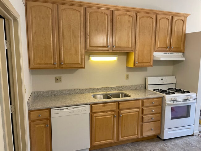 Kitchen - 8396 N Akins Rd