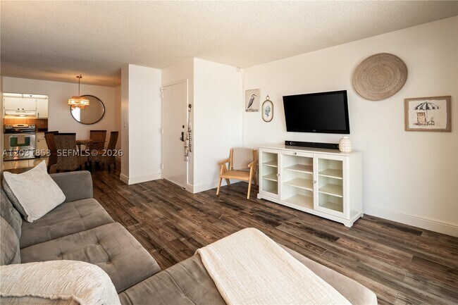 Building Photo - 2625 Collins Ave