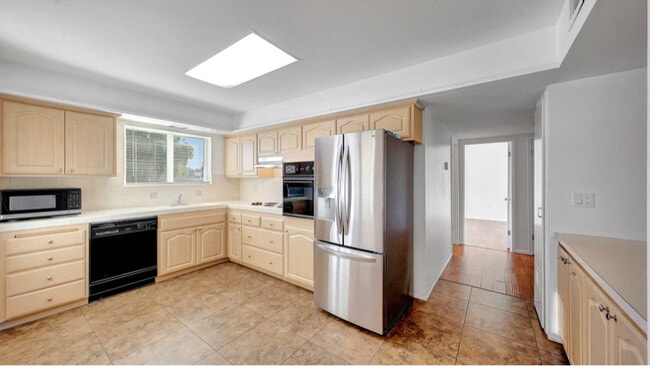 Building Photo - 10266 Snead Cir N