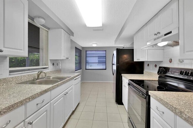Building Photo - 5611 Mosaic Dr