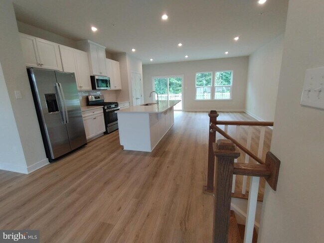 Foto del edificio - 124 Glory Maple Ln