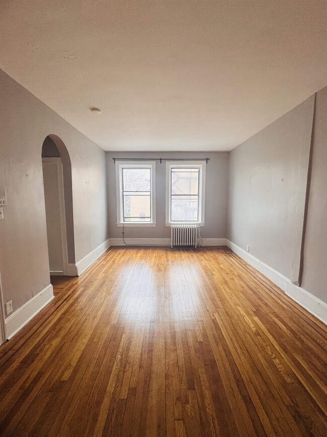 Building Photo - 821 Bergen Ave