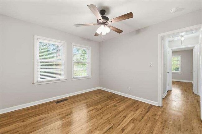 Foto del edificio - 1003 Valley Dr