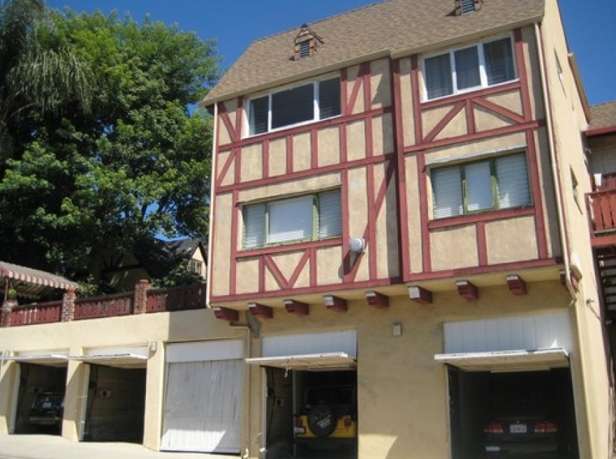 Primary Photo - 1000-1006 Larrabee St
