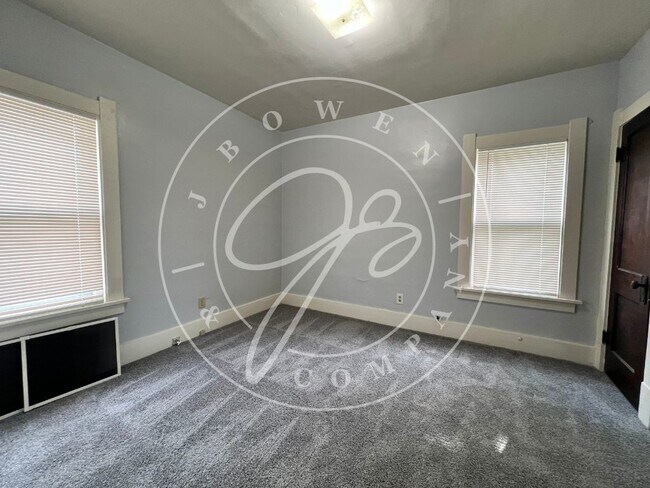 Building Photo - "Charming 2-Bedroom lower duplex in West T...