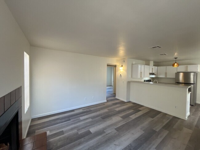 Foto del edificio - "Spacious 2-Bedroom Multiplex with Cozy Fi...