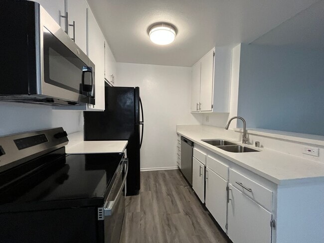 Interior Photo - 951 S. Oxford