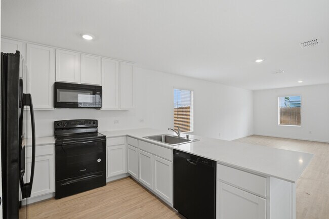 Building Photo - 905 Blue Heron Dr
