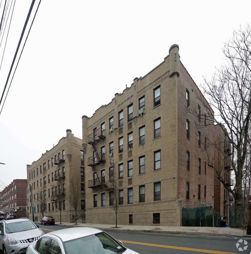 Foto principal - 383 Warburton Ave