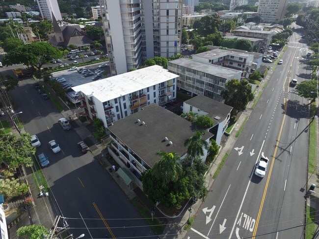 Justo al final de la calle desde Punahou - 1414 Wilder Ave
