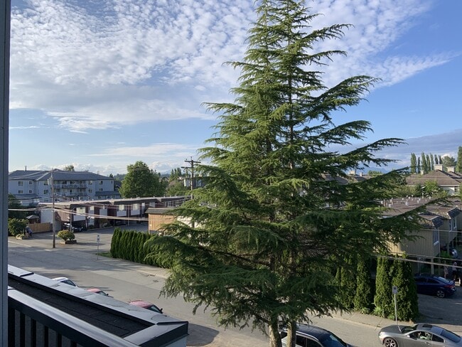 Building Photo - 20686 Eastleigh Crescent