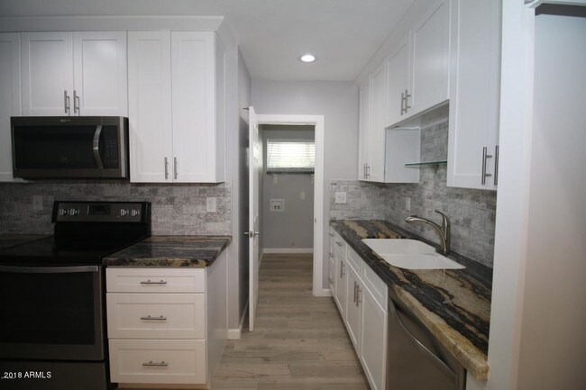 Foto del edificio - 1831 E Montebello Ave