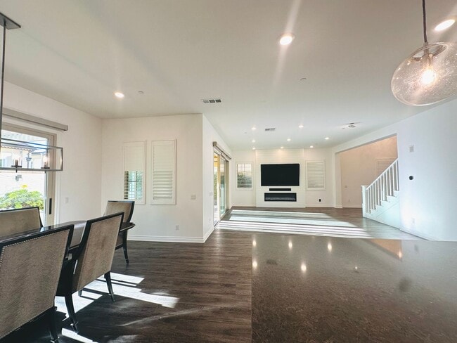 Foto del edificio - Luxury Estate in Exclusive Gated Community of Orchard Hills