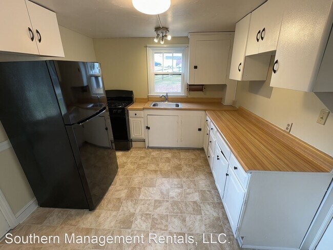 Foto del edificio - 3 br, 1 bath House - 313 W. Railroad Ave