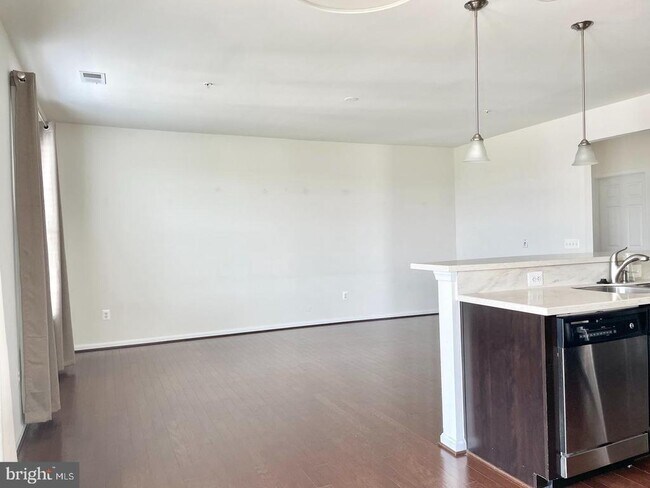 Foto del edificio - 43913 Centergate Dr