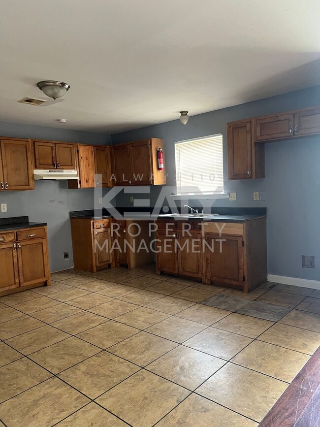 Building Photo - 3 Bedroom, 2 Bathroom House is Available Now!