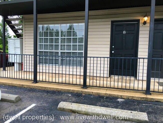 Building Photo - 2704 Hanover Cir