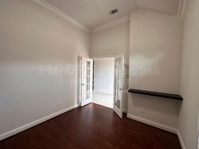 Building Photo - 2610 Meadow Ridge Dr
