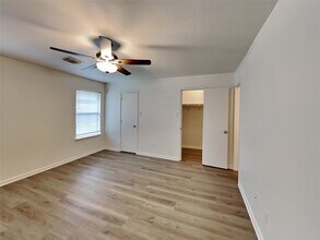 Building Photo - 9626 Eaglewood Glen Tr