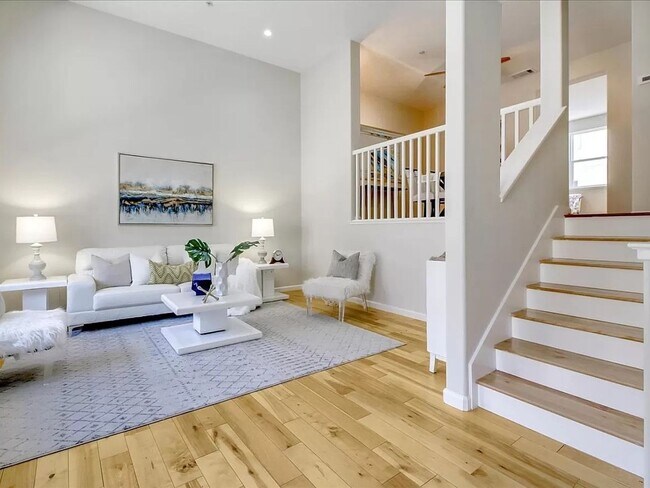 Building Photo - 3 Bedroom Townhome in San Jose Rose Garden...