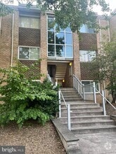 Building Photo - 2902 Kings Chapel Rd