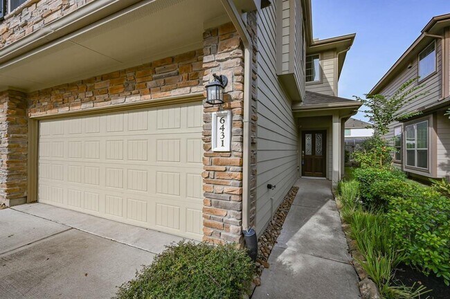 Building Photo - 6431 Calgary Woods Ln