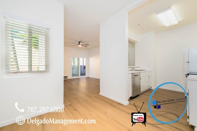 Building Photo - Glen Cove! Large one bedroom condo