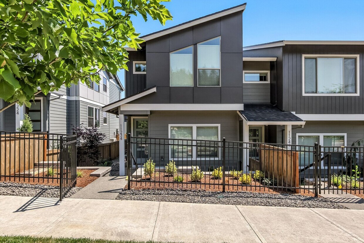 Brand New Townhome in Pleasant Valley Vill... - Brand New Townhome in Pleasant Valley Vill...