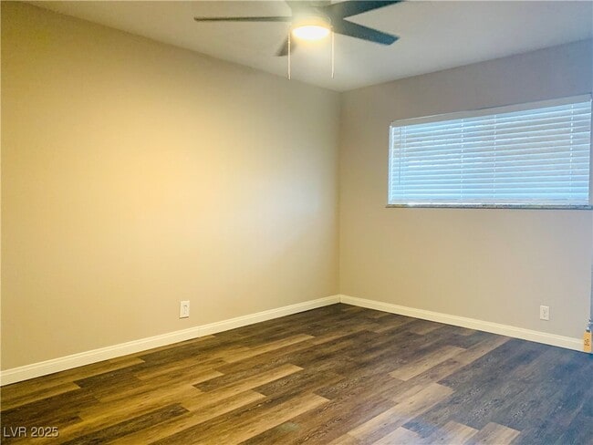 Building Photo - 595 S Royal Crest Cir