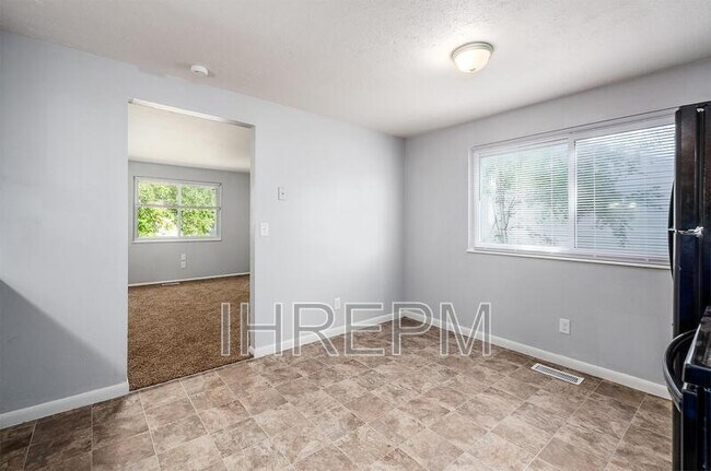 Building Photo - 851 Higbee Dr N