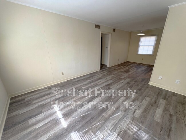 Foto del edificio - 1045 W Meadow Dr