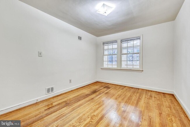 Building Photo - 7818 Tilbury St