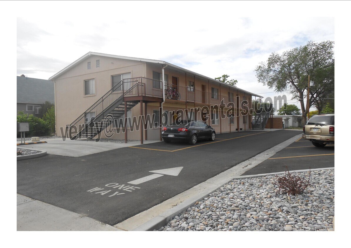 Primary Photo - 1321 Kennedy Ave