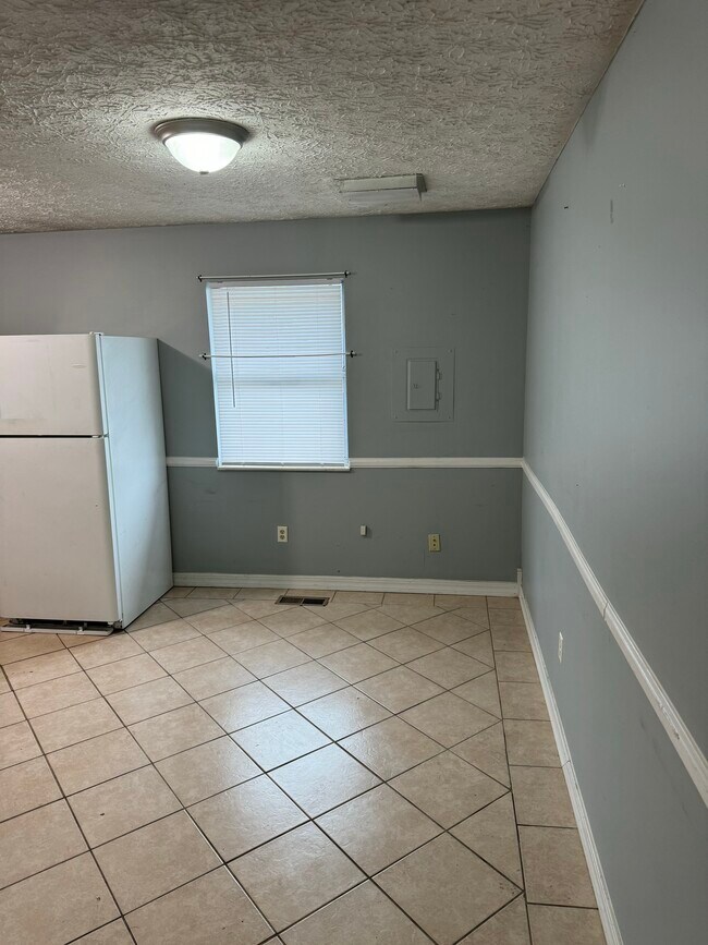 Building Photo - 904 McCullough Ct