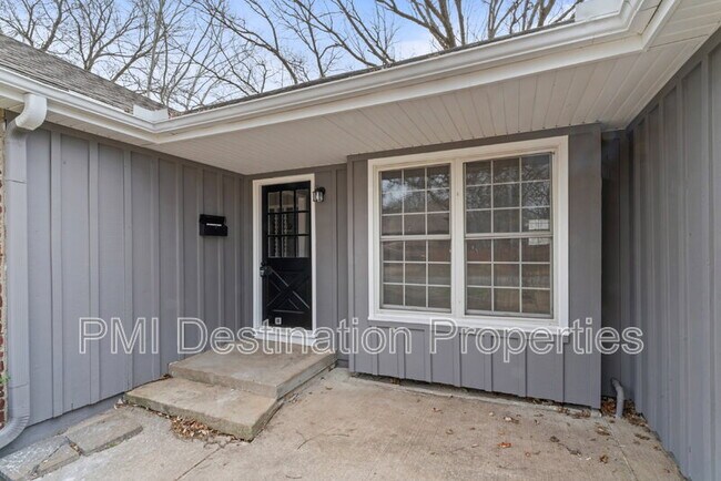 Building Photo - 305 E 117th St