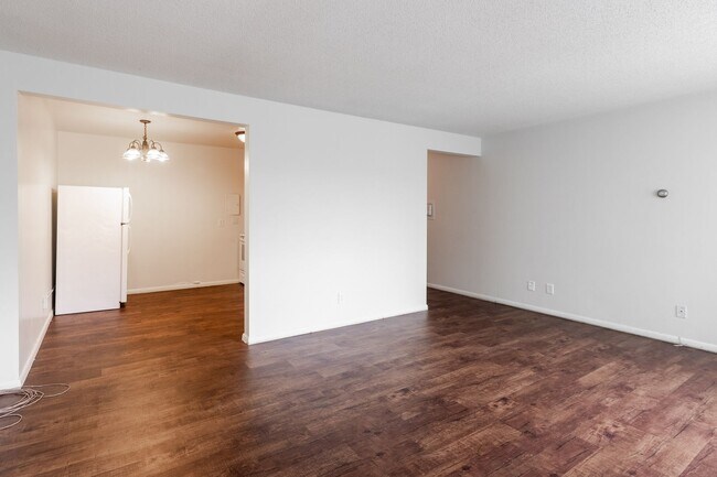 Foto del edificio - 242 West Franklin Ave