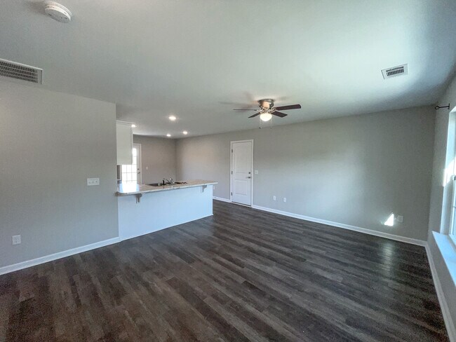 Building Photo - 202 Evans Ter