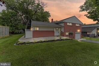 Building Photo - 439 Burns Dr